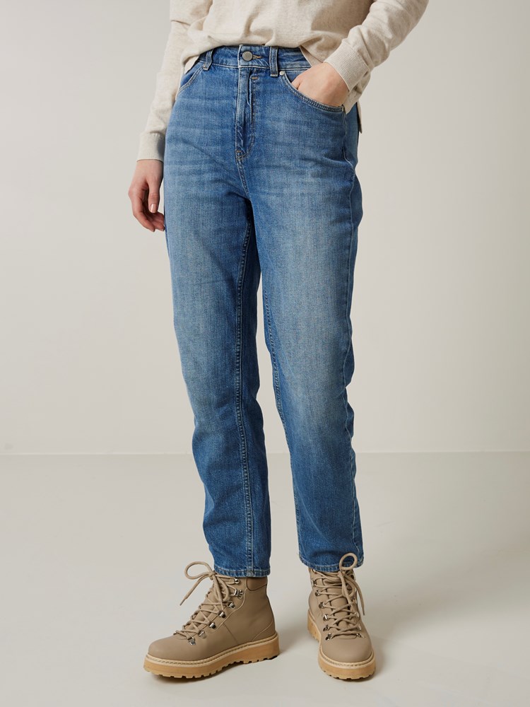 Petra mom jeans 7503978_I2M-JEANPAUL-A23-Modell-Front_7808_Petra mom jeans DAB_Petra mom jeans DAB 7505488.jpg_
