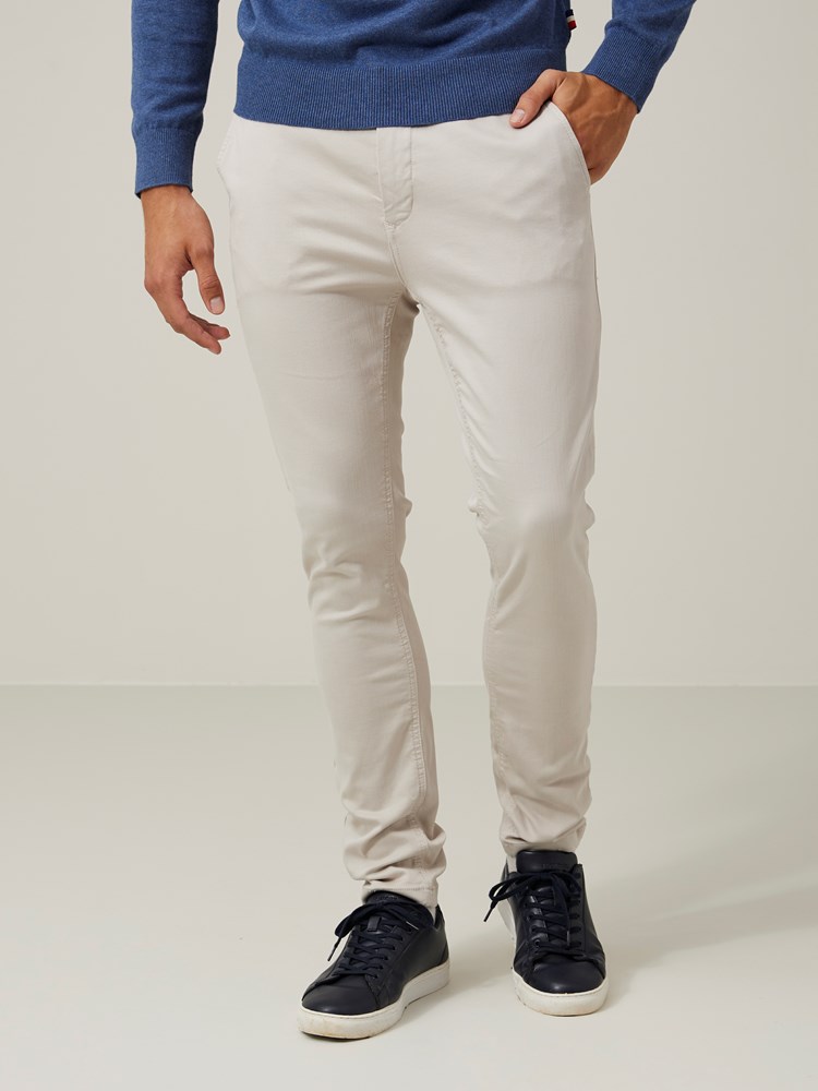 Alan hyperstretch chino 7506494_I3O-JEANPAUL-S24-Modell-Front_8561_Alan hyperstretch chino I3O 7506494.jpg_Front||Front